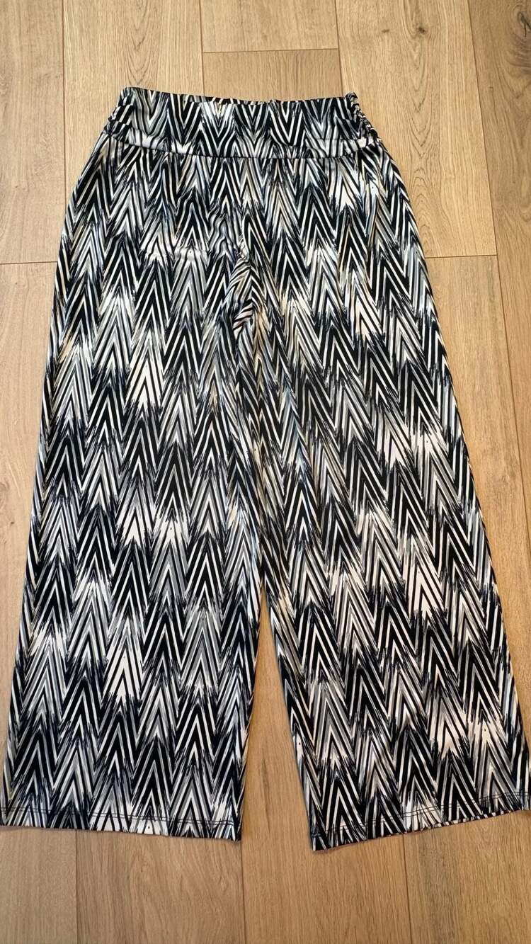 Apt. 9 Wide Leg Pants Size M Black White Chevron Knit